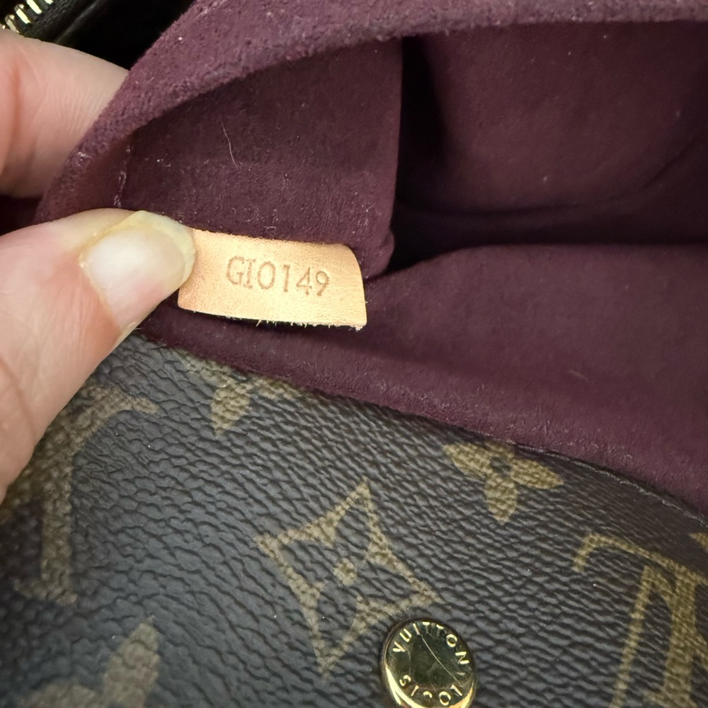 Louis Vuitton Montaigne GM Brown and Tan Monogram Tote with COA. - Picture 12 of 12